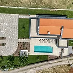 Villa D&l Deluxe Kringa