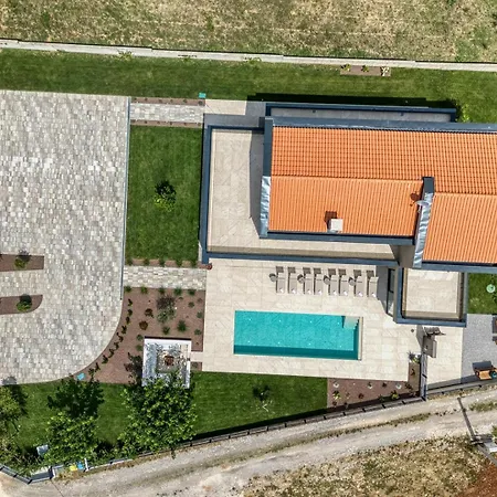 Villa D&l Deluxe Kringa